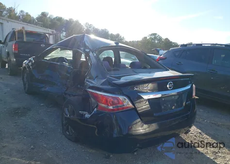 2015 Nissan Altima 2.5 S z USA, uszkodzony, nr VIN 1N4AL3AP1FC588142